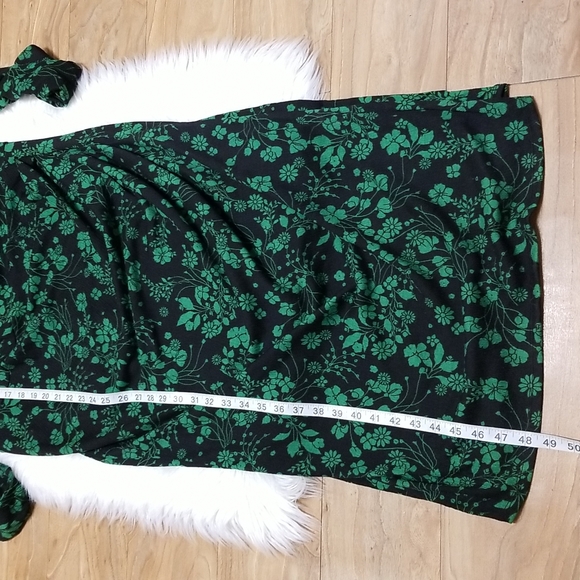 📌FINAL SALE  |Who What Wear | Black & Green Floral Fitted Midi Dress - Picture 10 of 13